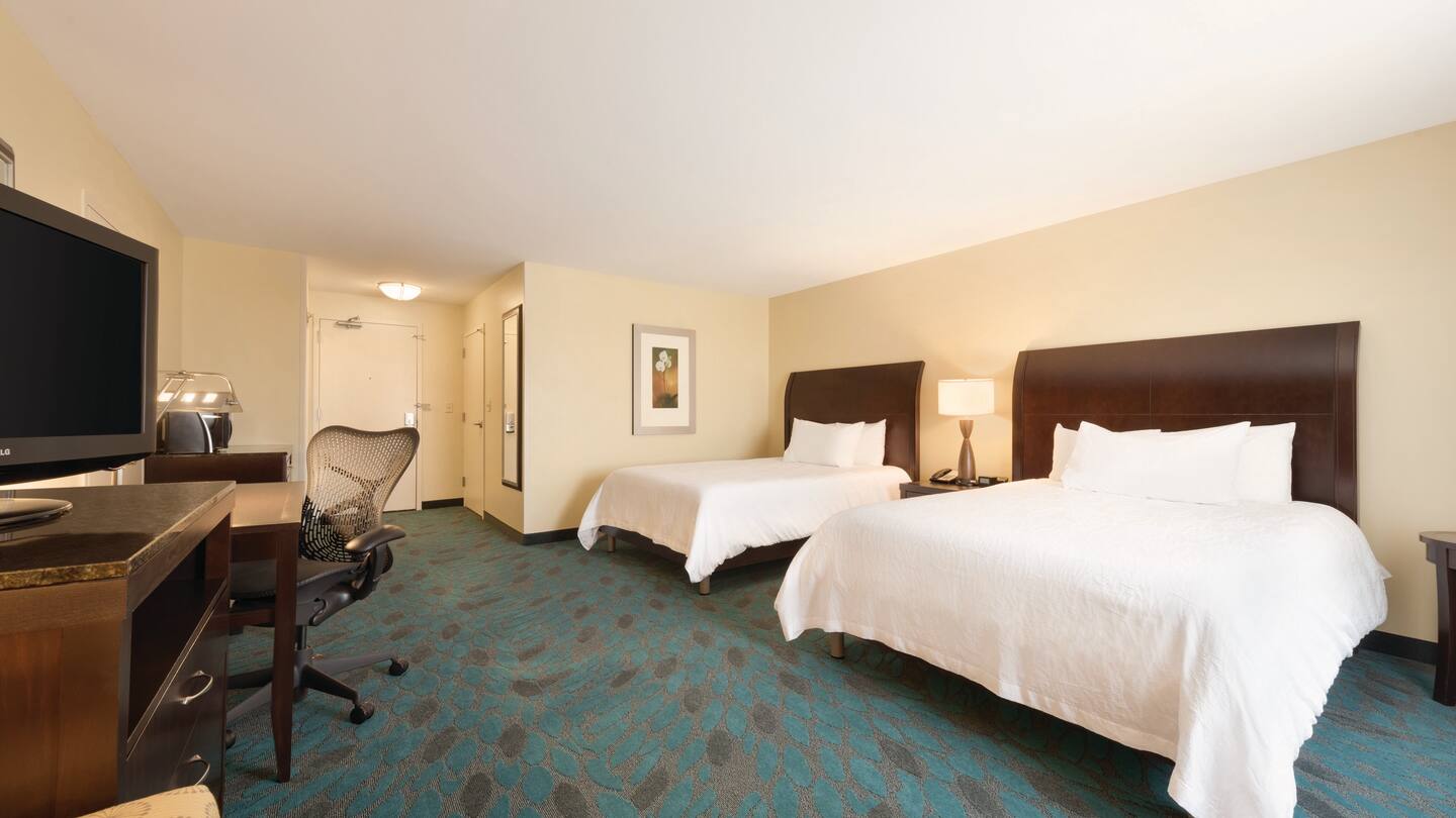 hilton-garden-inn-fargo-double-queen-accessible-1034311