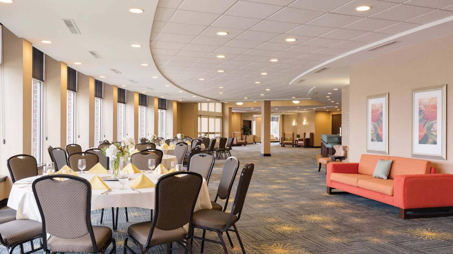 hilton-garden-inn-fargo-prefunction-south-1034370