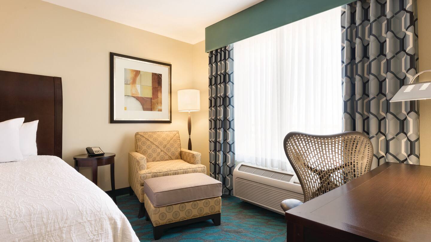 hilton-garden-inn-fargo-two-queen-bedroom-1034222