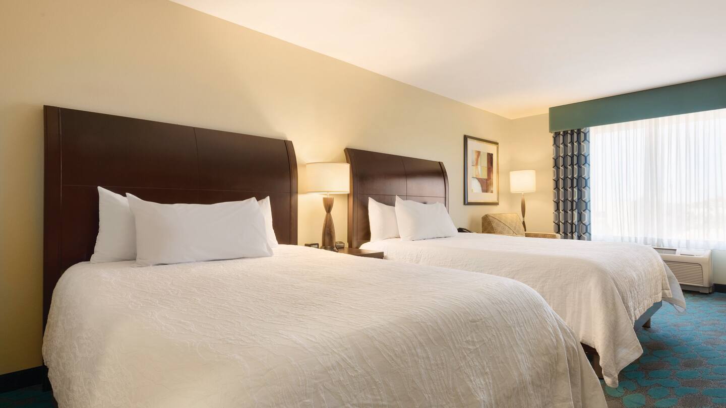 hilton-garden-inn-fargo-two-queen-bedroom-1034228