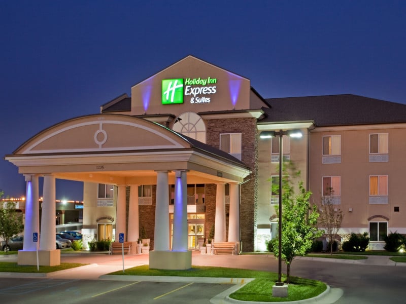 Holiday Inn Express & Suites Wichita Airport