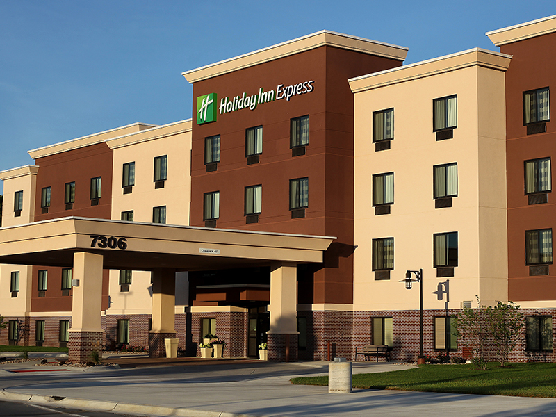 Holiday Inn Express & Suites Omaha South - Ralston Arena